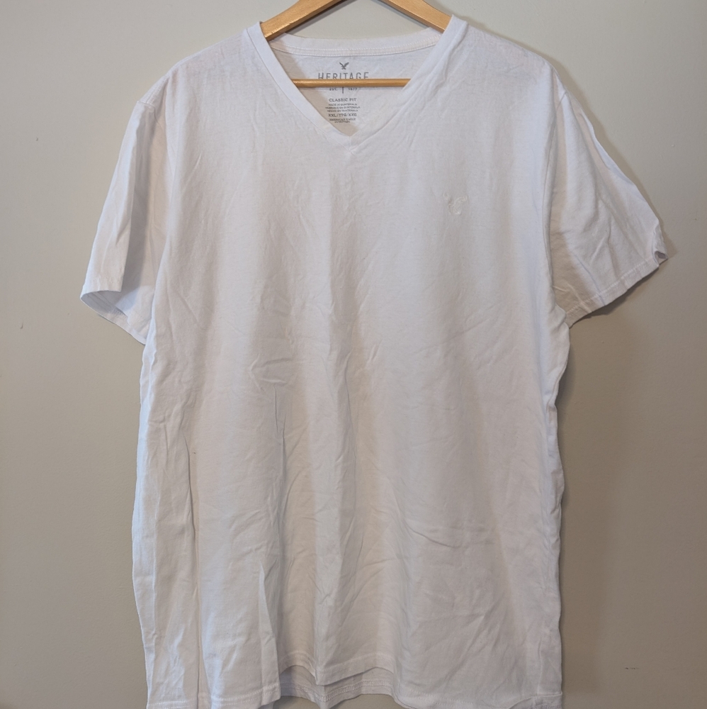 American Eagle White V-Neck T-Shirt